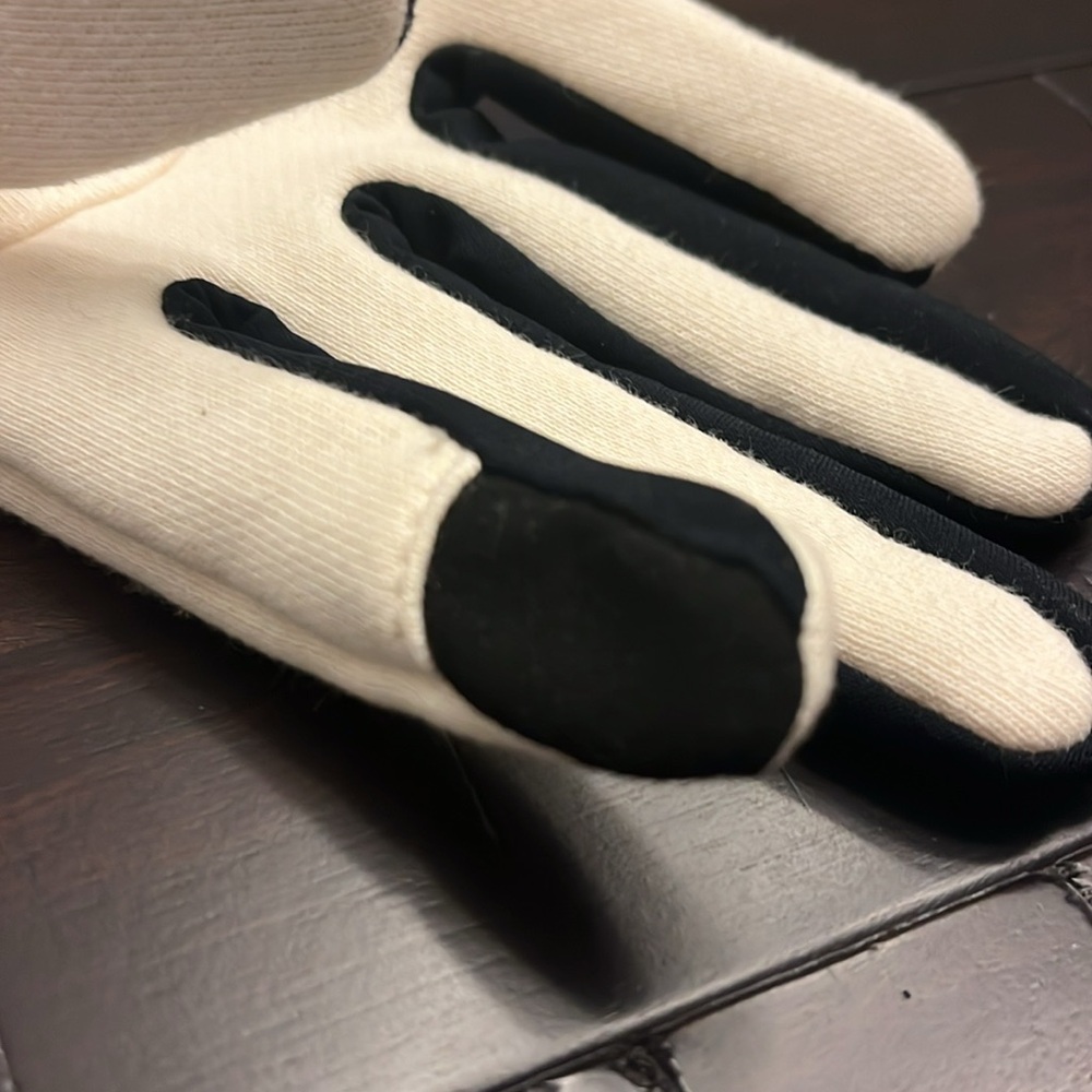 Nike Club Fleece Gloves new cream black Touchscreen Women’s Size Medium - Picture 5 of 11